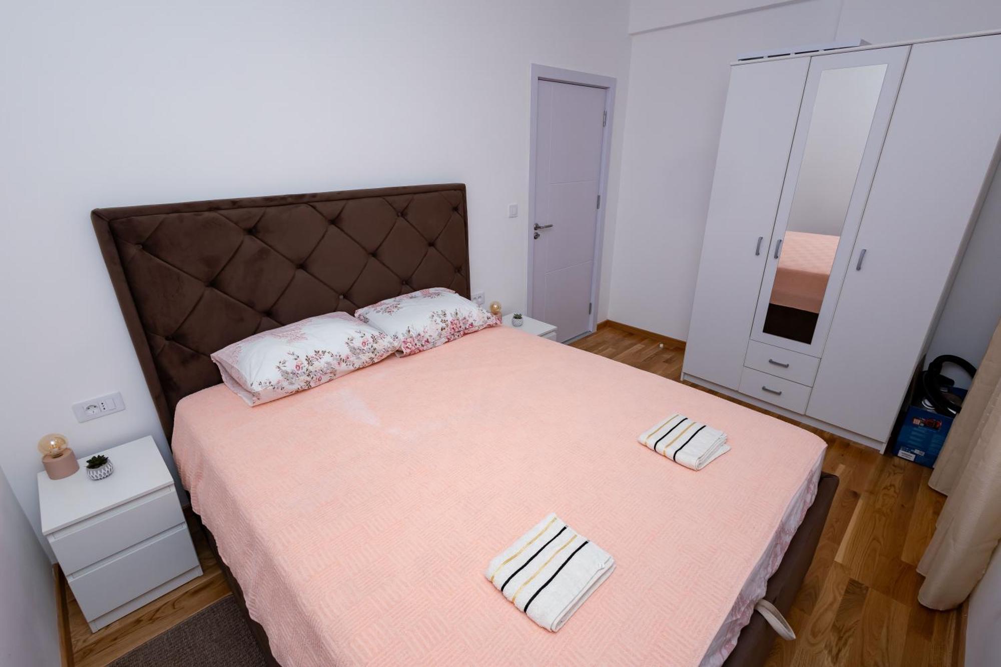 Apartamento Elegant Escape Podgorica Exterior foto